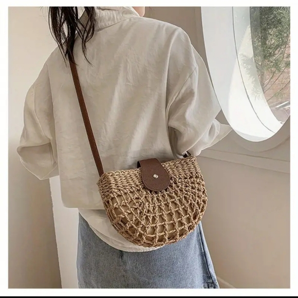 Straw Crossbody Chic Hollow Out. NWT - Picture 3 of 16